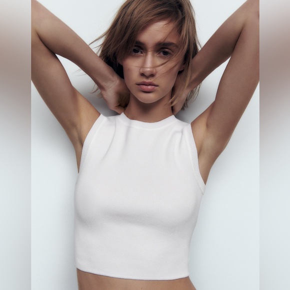 Zara Tops - Zara🤍KNIT CROP TOP
